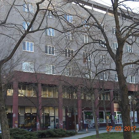 Apartment Accommodation Up To 17 布拉迪斯拉发 外观 照片