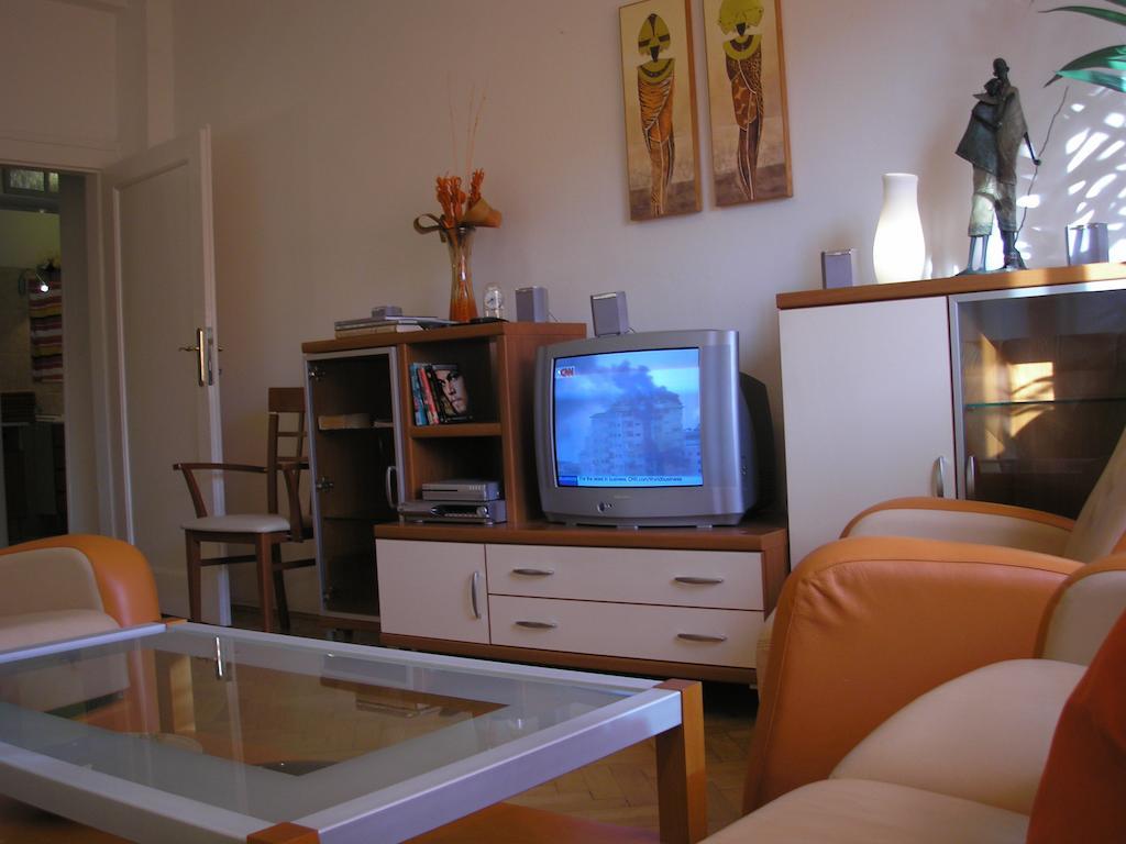 Apartment Accommodation Up To 17 布拉迪斯拉发 外观 照片