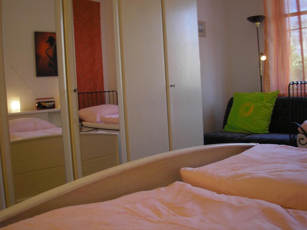 Apartment Accommodation Up To 17 布拉迪斯拉发 外观 照片
